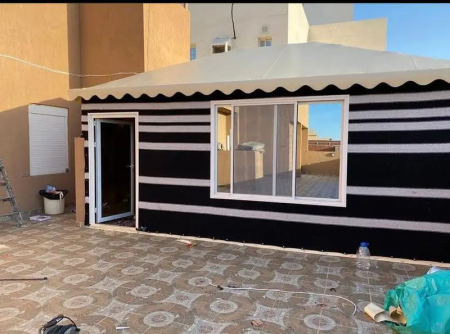 ملاحق ساندوتش بنل وخيام ومجالس خارجية في جدة والواحة:دليل التصميم والأسعار 2026